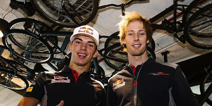 红牛二队横扫阿斯顿马丁,塞恩斯惊艳四座 红牛二队横扫阿斯顿马丁,塞恩斯惊艳四座